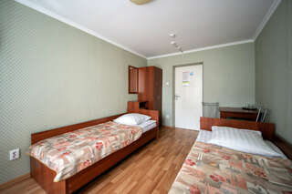 Гостиница Островок Санкт-Петербург Двухместный номер с 2 отдельными кроватями и общим туалетом-2